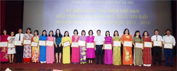 Ngành GD&ĐT Hà Nội biểu dương gia đình nhà giáo tiêu biểu năm học 2017 – 2018